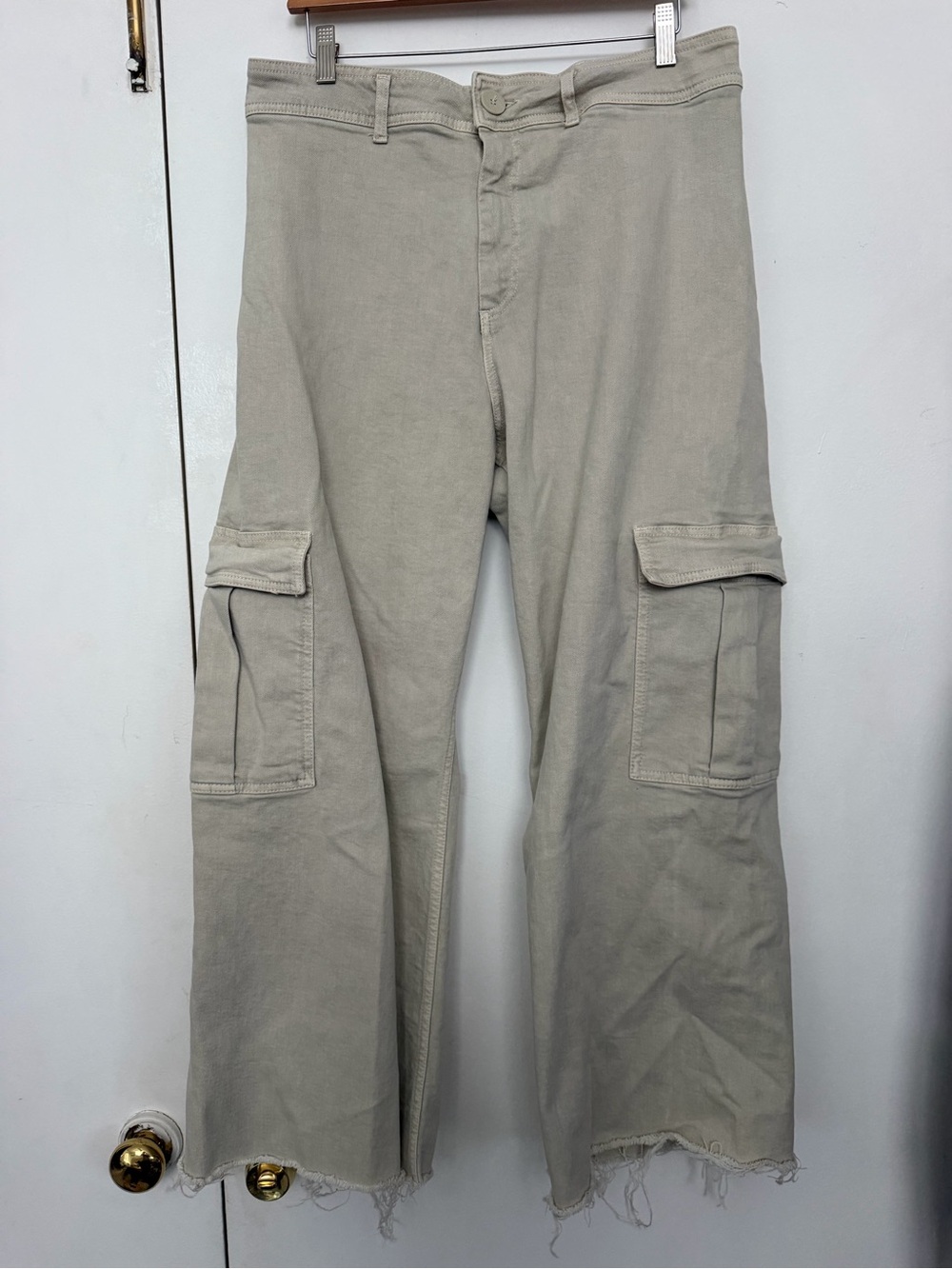 Zara Beige Wide-Leg  Cargo Jeans